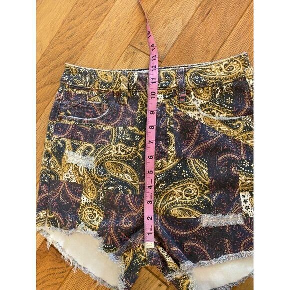We The Free Women's Paisley Print Distressed Denim High-Waisted Shorts Size 26 - Picture 10 of 10
